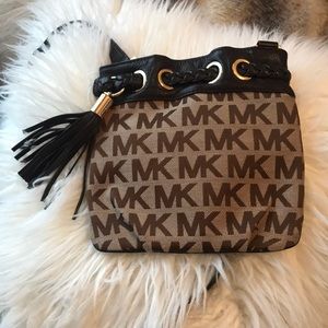 Michael kors crossbody bag